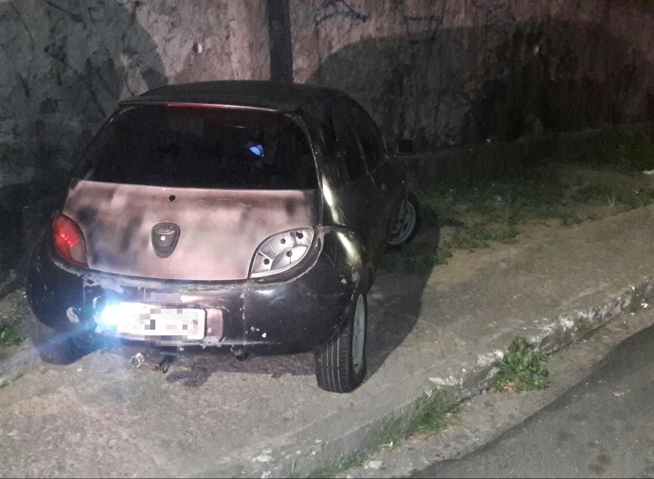 Dupla é baleada após carro ser crivado de balas em Manaus