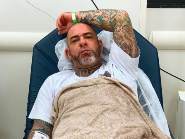 Chef Henrique Fogaça é internado em hospital: ‘sexta-feira 13’