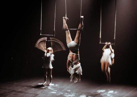 Teatro da Instalação recebe oficina e espetáculo de dança aérea com Lis Nobre