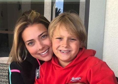 Neymar faz homenagem para ex-namorada após marcar gol em jogo do PSG