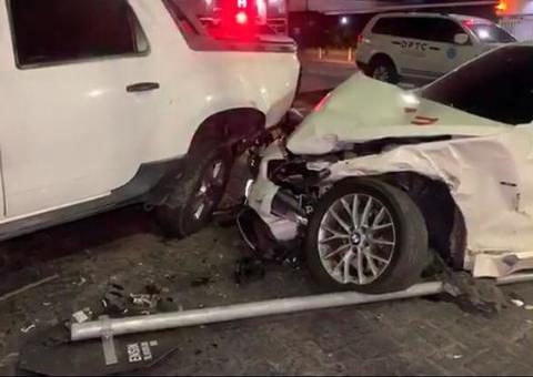 Forte colisão entre veículos deixa duas pessoas feridas em avenida de Manaus