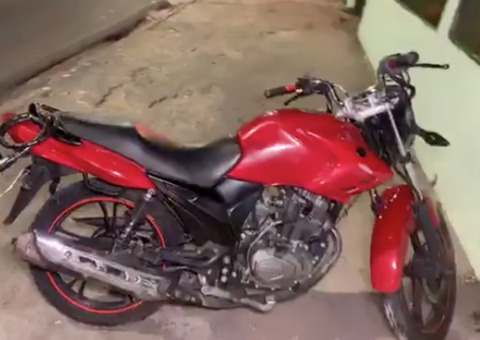 Mulher é arremessada de moto em grave acidente de trânsito em Manaus