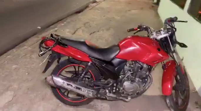 Mulher é arremessada de moto em grave acidente de trânsito em Manaus