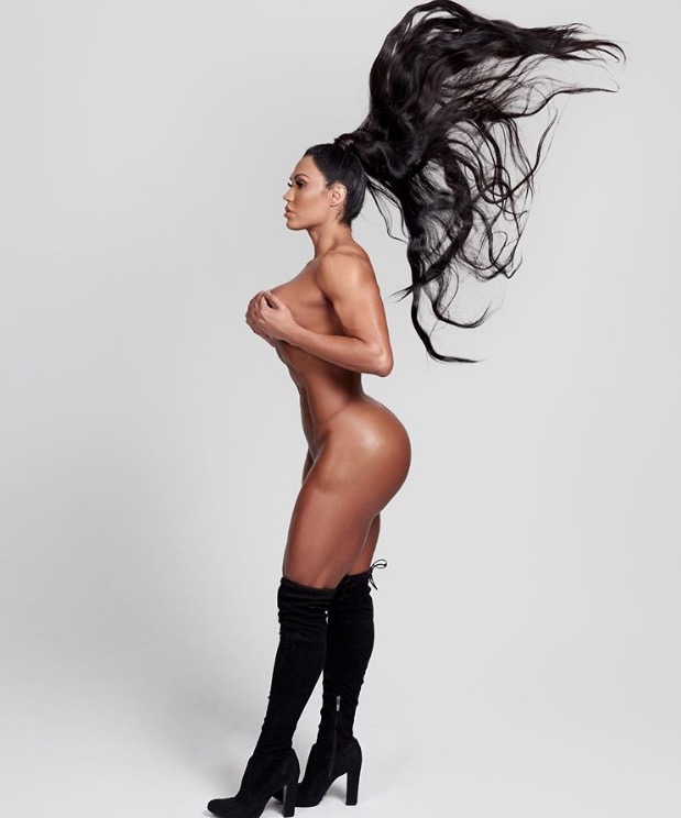 Gracyanne Barbosa posa completamente nua e manda recado às mulheres