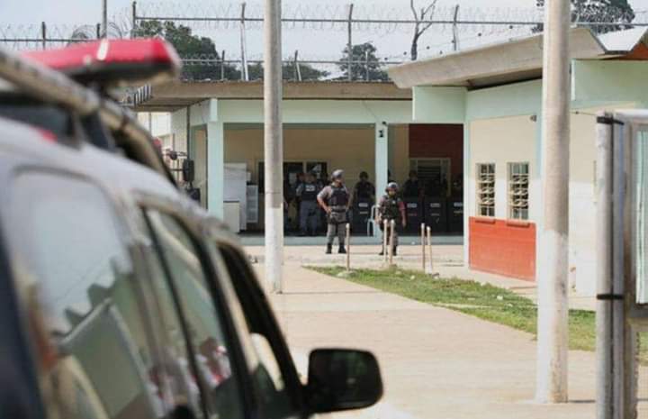 Em Manaus, presos sobem em telhado de presídio e causam tumulto 