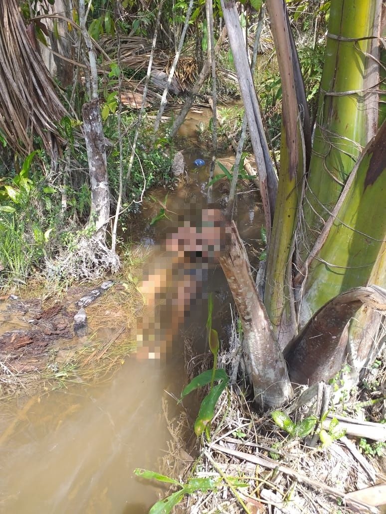 Corpo de homem é desovado com pescoço e mãos amarrados em igarapé de Manaus 