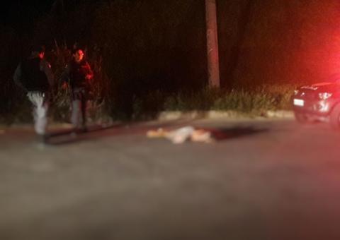 Com vísceras expostas, homem é encontrado morto em avenida de Manaus 