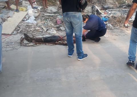 Com arames enrolados nas pernas e vísceras expostas, corpo é encontrado em ramal de Manaus