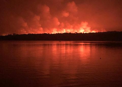 Fogo se agrava em Alter do Chão e governador pede ajuda do Exército