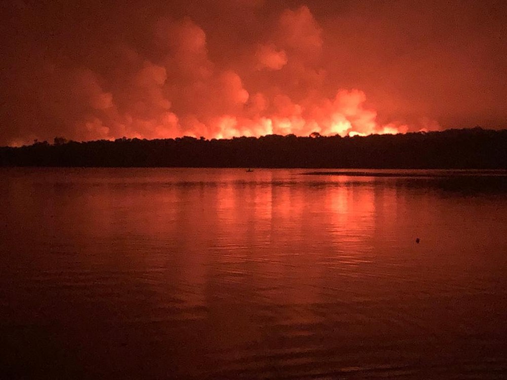 Fogo se agrava em Alter do Chão e governador pede ajuda do Exército