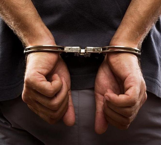 Idoso é preso após filmar partes íntimas de mulheres em supermercado 