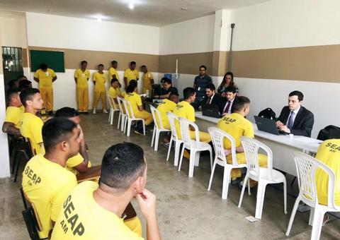 Detentos recebem mutirão jurídico em Manaus 