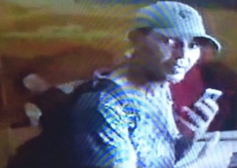 Polícia pede ajuda para encontrar dupla suspeita de furtar comércio em Manaus 