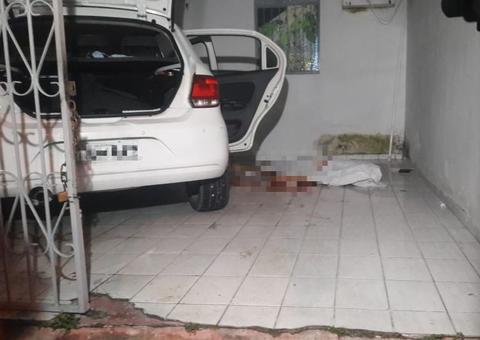 Após estacionar em casa, homem morre baleado ao descer de carro em Manaus