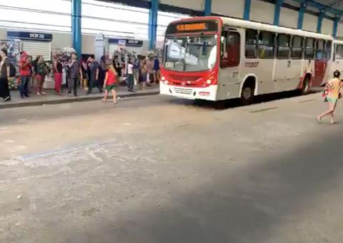 Ônibus do transporte coletivo mantêm frota reduzida pelo 2º dia consecutivo em Manaus