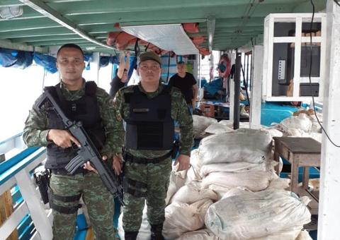 Barco é apreendido com 9 toneladas de pirarucu e 100 kg de carne de caça ilegais em Manaus