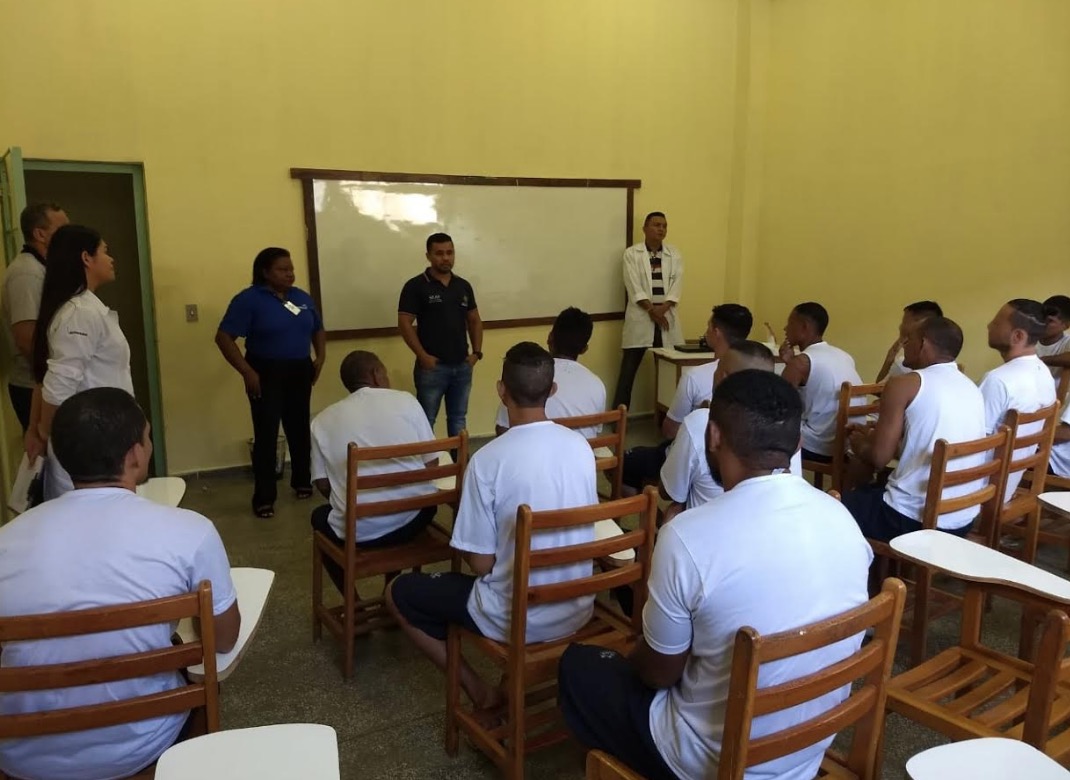 Detentos iniciam primeiro curso de eletricista predial em Manaus 