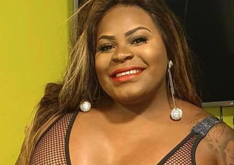 Jojo Todynho faz bumbum tremer em fio-dental quase invisível