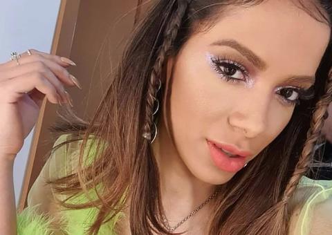 Anitta faz a fila andar após Scooby: 'acha que eu só canto p***** e não faço?'