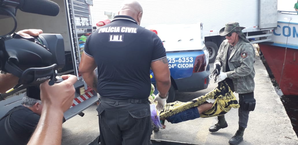 Após se envolver em confusão, homem é encontrado morto dentro de barco em Manaus