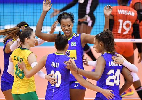 Brasil vence Quênia com folga e segue na Copa do Mundo feminina de Vôlei