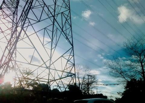 Em Manaus, pelo segundo dia consecutivo concessionária corta energia no Japiim