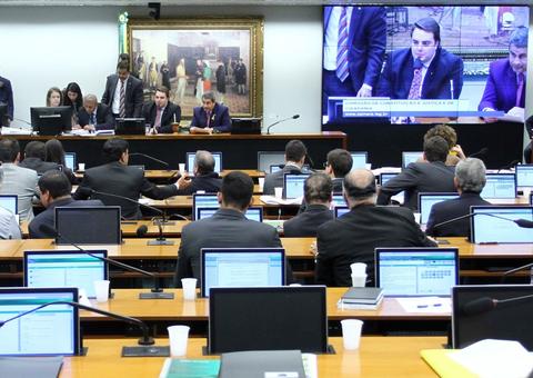 Comissão aprova pena maior para estupro cometido por líder religioso