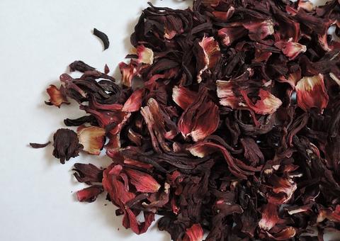 Chá de hibisco ajuda na dieta e combate a TPM