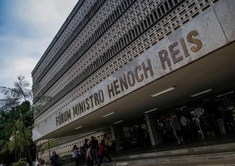 Homem é condenado a 51 anos de prisão após matar primo, a tia e o marido dela em Manaus