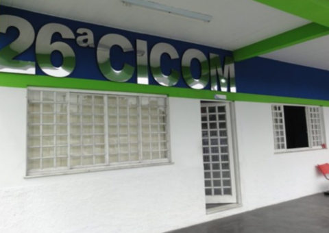 Em Manaus, homem rouba carro e ao fugir colide em muro de casa