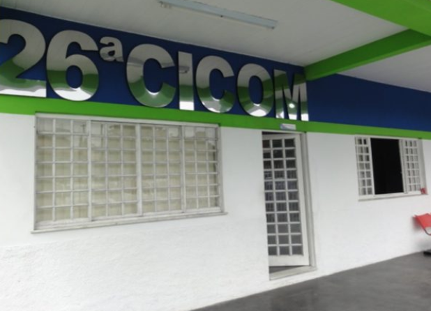 Em Manaus, homem rouba carro e ao fugir colide em muro de casa