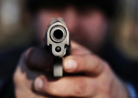 Justiceiro mata assaltante e deixa outro ferido em zona vermelha de Manaus