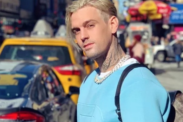 Aaron Carter diz que foi abusado pela própria irmã