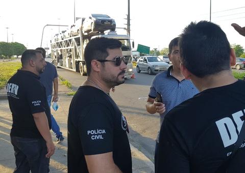Polícia deflagra operação em porto de Manaus para combater transporte de carros roubados