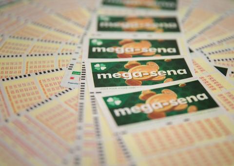 Ganhadores da Mega-Sena querem dividir prêmio com copeiras do PT