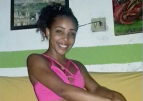 Mulher é esfaqueada pelo próprio marido na frente dos sobrinhos