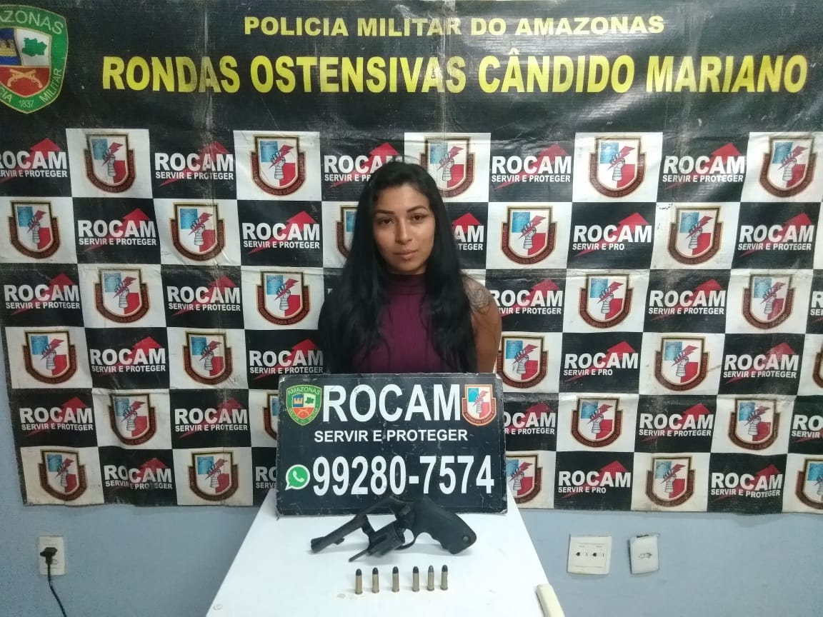 Homem morre em tiroteio com PMs e mulher é presa em área vermelha de Manaus 