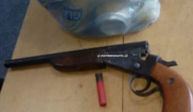 Marido é preso após ameaçar atirar na esposa na frente da família no Amazonas