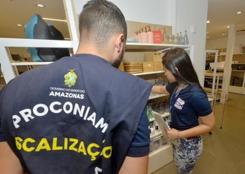 Procon notifica 27 estabelecimentos durante fiscalização em shopping de Manaus 