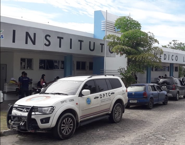 Adolescente morre ao trocar tiros com a polícia após roubar carro em Manaus