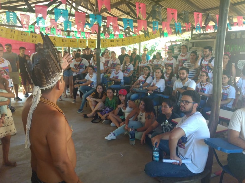 Alunos do curso de Medicina da Nilton Lins trocam experiência em saúde  com indígenas