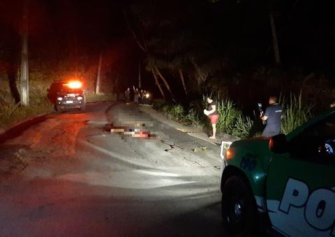 Corpo de homem é encontrado com tiros nas costas no meio da rua em Manaus