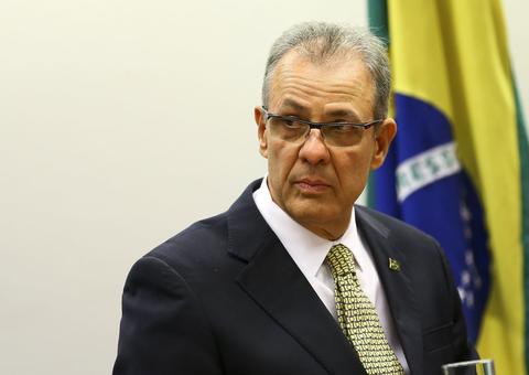 Crise do petróleo abre oportunidades para o Brasil, diz ministro