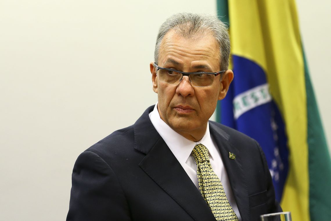 Crise do petróleo abre oportunidades para o Brasil, diz ministro