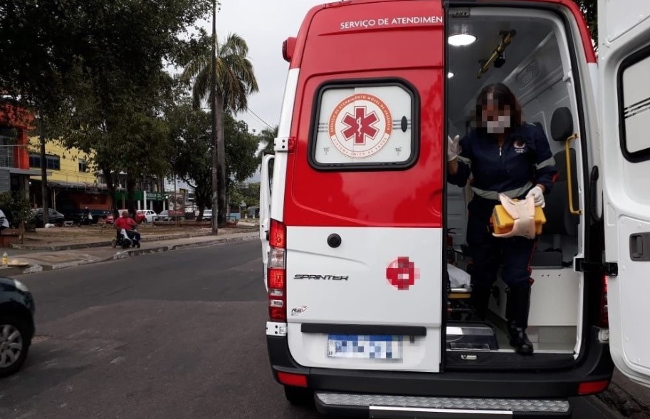 Acidente deixa homem ferido e paralisa trânsito em avenidas de Manaus