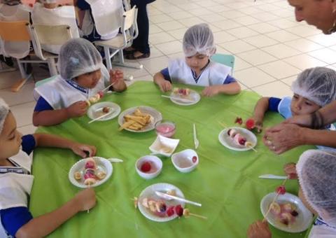 ‘Mesinha Saudável’ orienta sobre alimentação saudável em instituições infantis em Manaus
