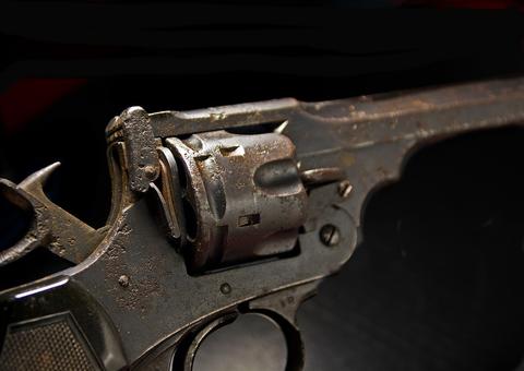 Adolescente é baleado por grupo quando voltava para casa em Manaus