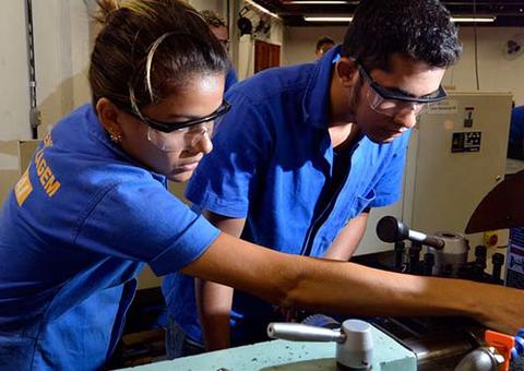 Empresa disponibiliza vagas para 50 auxiliares técnicos em Elétrica e Mecânica 