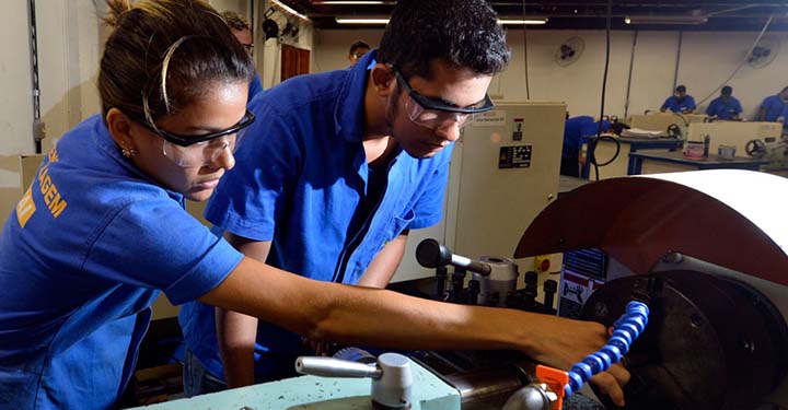 Empresa disponibiliza vagas para 50 auxiliares técnicos em Elétrica e Mecânica 