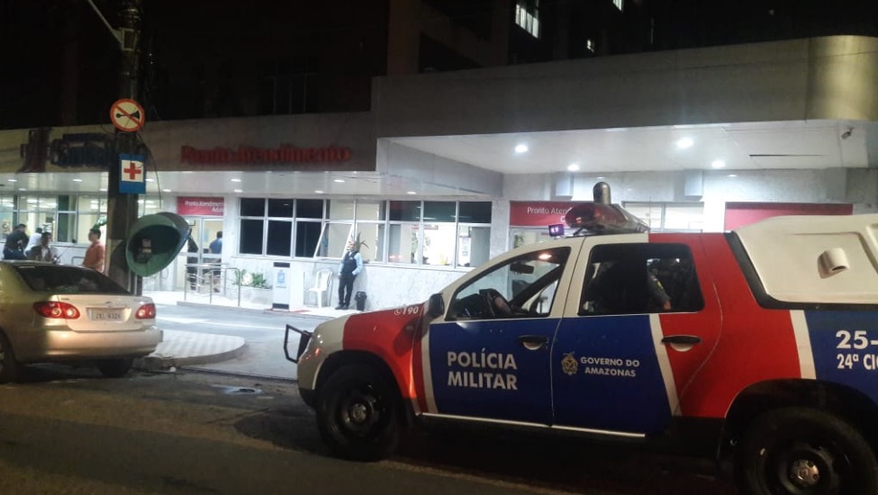 Fugindo de atiradores, homem é morto a tiros dentro de hospital em Manaus
